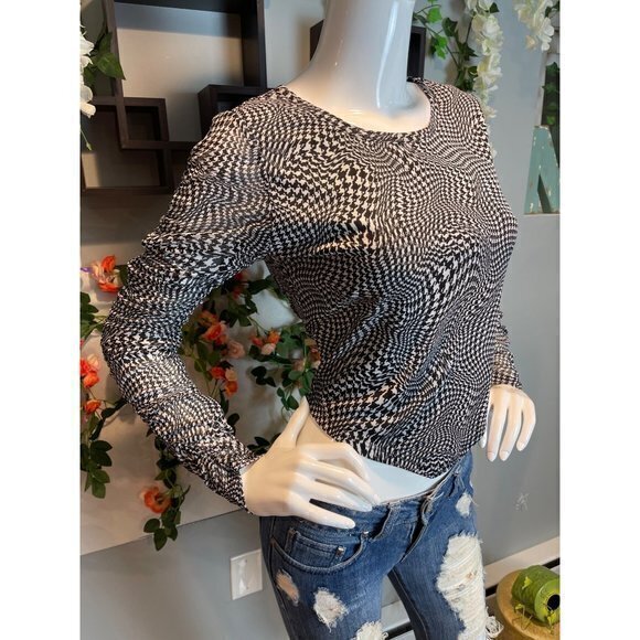 Crave Fame Asymmetrical Abstract Print Mesh Stretch Top Black size Large RefFNB - Picture 4 of 10